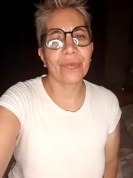 Snapshot of luz_bella chatting on January 29, 2025, 1:48 am luz bella online show from January 29, 2025, 1:48 am