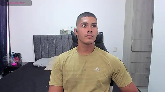 Snapshot of Iamdylan777 chatting on January 7, 2026, 9:53 pm Iamdylan777 online show from January 7, 2026, 9:53 pm