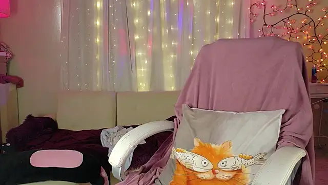 AllisonCatUwU online show from April 18, 2026, 3:47 pm