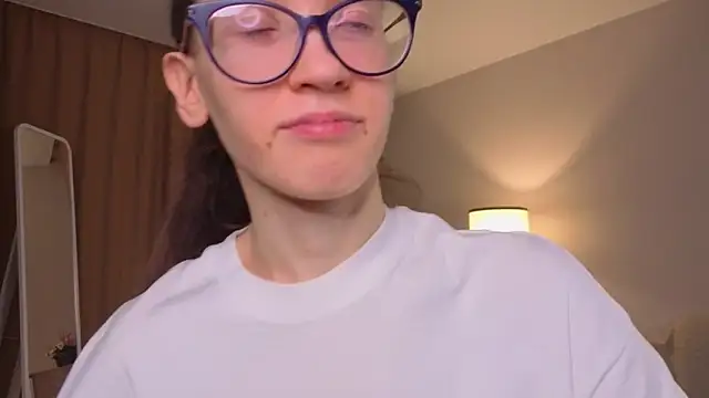 BettyBrowni online show from March 19, 2026, 4:07 pm