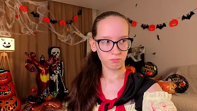 BettyBrowni online show from October 31, 2025, 4:03 pm