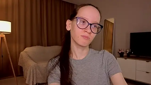 BettyBrowni online show from April 13, 2026, 4:11 pm