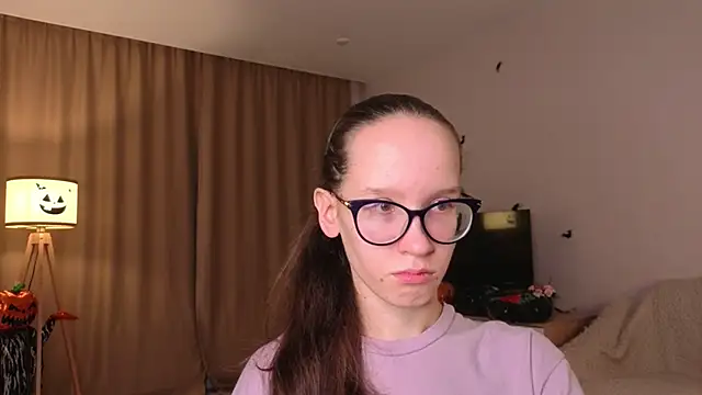 BettyBrowni online show from November 12, 2025, 4:11 pm