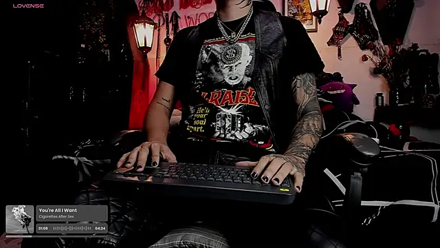 Snapshot of allanhurtss chatting on April 17, 2026, 1:19 am allanhurtss online show from April 17, 2026, 1:19 am