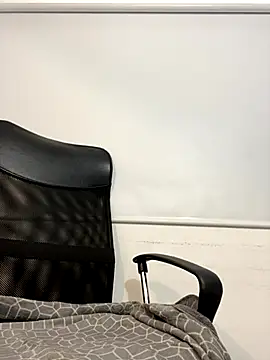 Isakeys  online show from October 27, 2025, 6:09 pm