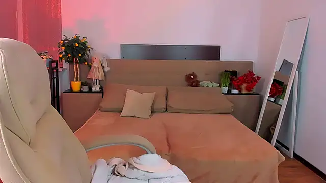 Viola  Shy online show from March 4, 2026, 9:33 pm