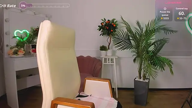 Viola  Shy online show from October 30, 2025, 9:44 pm