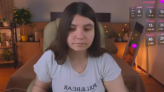 Snapshot of Viola__Shy chatting on May 31, 2026, 9:04 pm Viola Shy online show from May 31, 2026, 9:04 pm
