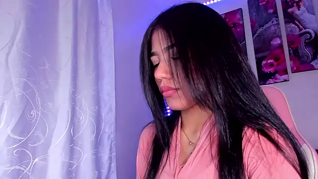 Snapshot of Alissarhys26 chatting on December 4, 2024, 1:25 pm Alissarhys26 online show from December 4, 2024, 1:25 pm