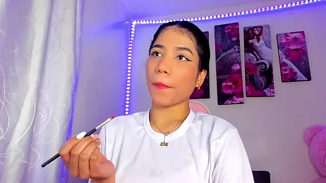 Snapshot of Alissarhys26 chatting on December 29, 2024, 3:44 am Alissarhys26 online show from December 29, 2024, 3:44 am