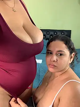 Snapshot of twocurvylatins chatting on November 22, 2025, 9:46 pm twocurvylatins online show from November 22, 2025, 9:46 pm