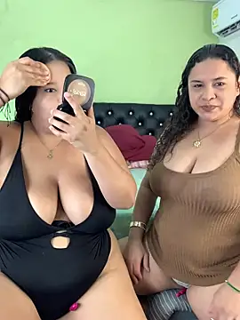 Snapshot of twocurvylatins chatting on October 24, 2025, 7:13 pm twocurvylatins online show from October 24, 2025, 7:13 pm