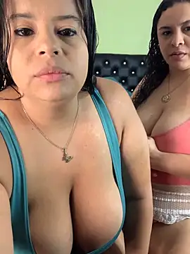 Snapshot of twocurvylatins chatting on November 23, 2025, 10:31 pm twocurvylatins online show from November 23, 2025, 10:31 pm