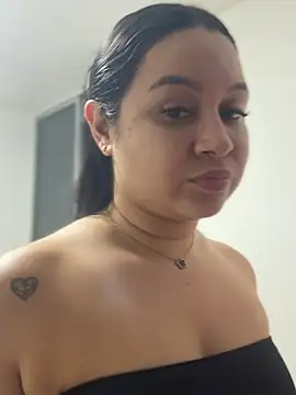 Pretty Isadora online show from May 14, 2026, 12:51 am