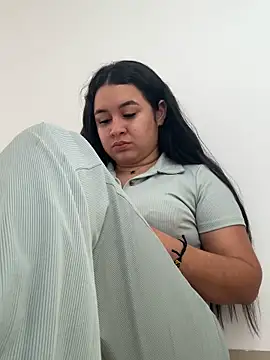 Pretty Isadora online show from April 19, 2026, 5:58 pm