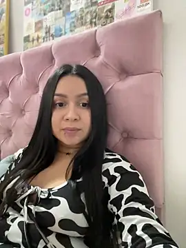 Snapshot of Pretty_Isadora chatting on March 15, 2025, 3:40 am Pretty Isadora online show from March 15, 2025, 3:40 am