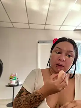 Snapshot of Pretty_Isadora chatting on March 15, 2025, 8:10 pm Pretty Isadora online show from March 15, 2025, 8:10 pm