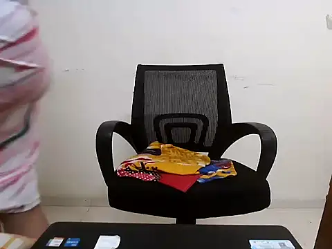 lololips online show from November 15, 2025, 9:08 pm