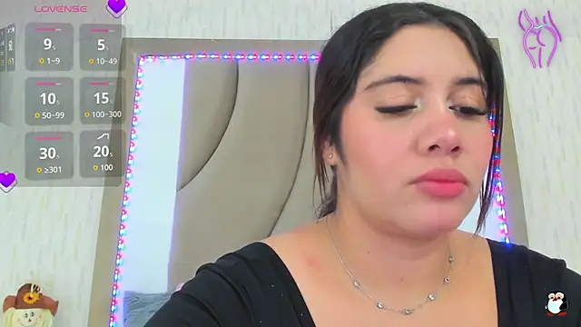 Snapshot of ThyaraJhons chatting on October 30, 2025, 12:14 pm ThyaraJhons online show from October 30, 2025, 12:14 pm