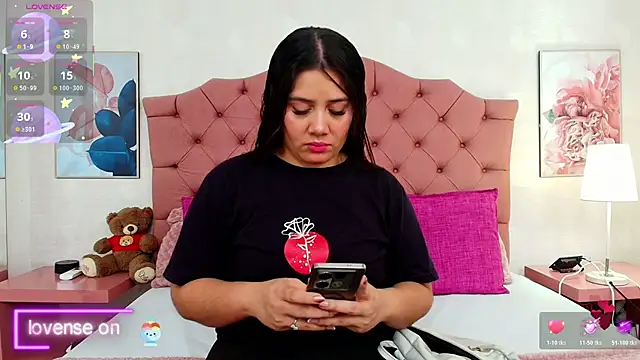 Snapshot of ThyaraJhons chatting on November 28, 2025, 12:05 pm ThyaraJhons online show from November 28, 2025, 12:05 pm