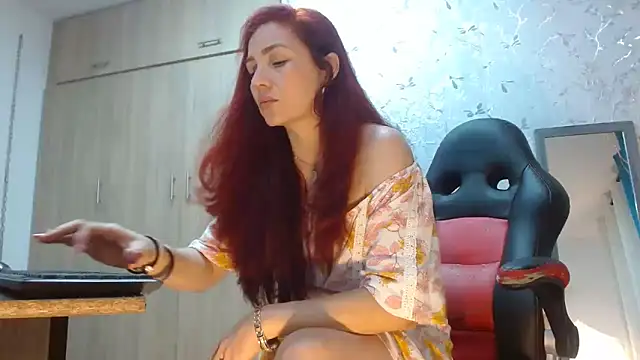 Snapshot of Samantabrown_ chatting on October 29, 2025, 11:31 am Samantabrown online show from October 29, 2025, 11:31 am