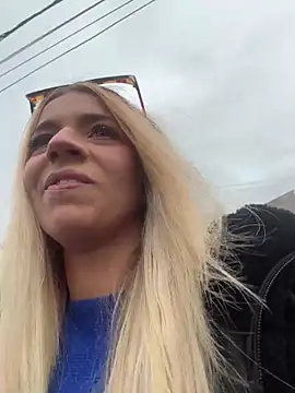 Snapshot of maddisonblush chatting on November 23, 2025, 1:32 pm maddisonblush online show from November 23, 2025, 1:32 pm