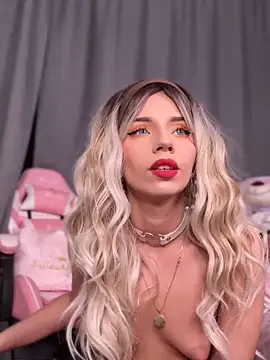 Snapshot of maddisonblush chatting on March 20, 2025, 9:13 pm maddisonblush online show from March 20, 2025, 9:13 pm