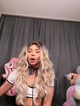 Snapshot of maddisonblush chatting on March 20, 2025, 6:09 pm maddisonblush online show from March 20, 2025, 6:09 pm