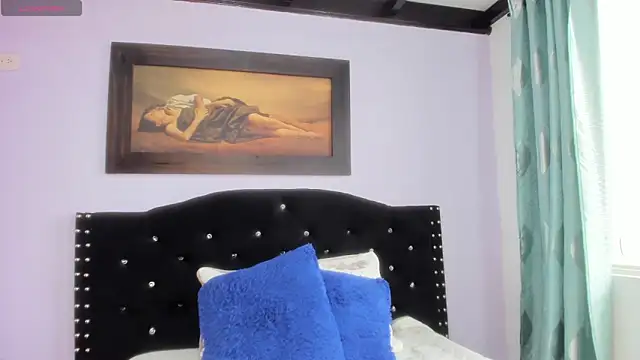 Snapshot of Alexandra_Torress chatting on September 24, 2025, 4:35 pm Alexandra Torress online show from September 24, 2025, 4:35 pm