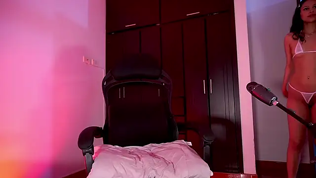 petitevictoria online show from April 5, 2026, 7:48 am