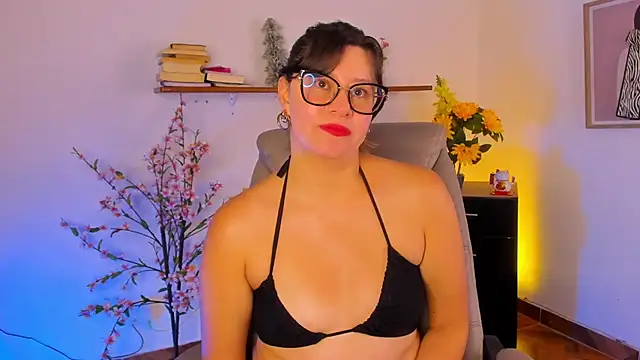 Chanelll Taylorr  online show from June 3, 2026, 2:33 pm