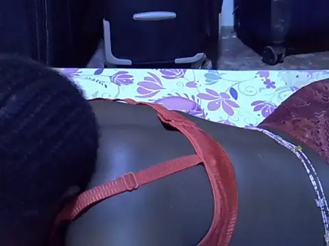 Snapshot of Adaline-Paris chatting on October 26, 2025, 8:15 am Adaline-Paris online show from October 26, 2025, 8:15 am