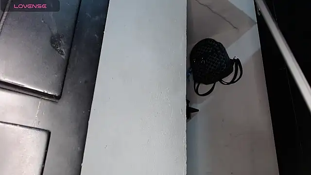 zoe max online show from September 15, 2025, 6:19 pm