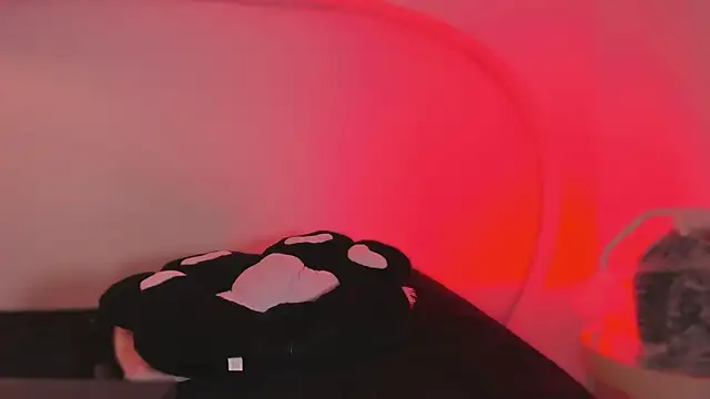 Snapshot of katiepeach_ chatting on October 29, 2025, 12:04 pm katiepeach online show from October 29, 2025, 12:04 pm