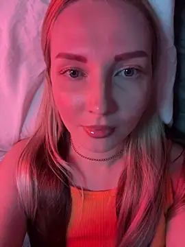 Snapshot of Aleksandrakis chatting on October 22, 2025, 6:51 pm Aleksandrakis online show from October 22, 2025, 6:51 pm