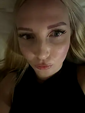 Snapshot of Aleksandrakis chatting on September 27, 2025, 9:43 pm Aleksandrakis online show from September 27, 2025, 9:43 pm