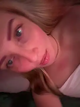 Snapshot of Aleksandrakis chatting on December 15, 2025, 6:25 pm Aleksandrakis online show from December 15, 2025, 6:25 pm