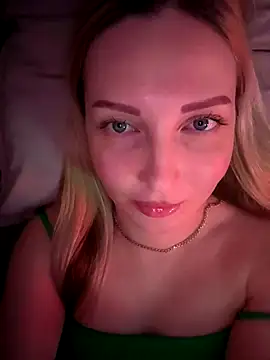 Snapshot of Aleksandrakis chatting on December 14, 2025, 6:24 pm Aleksandrakis online show from December 14, 2025, 6:24 pm