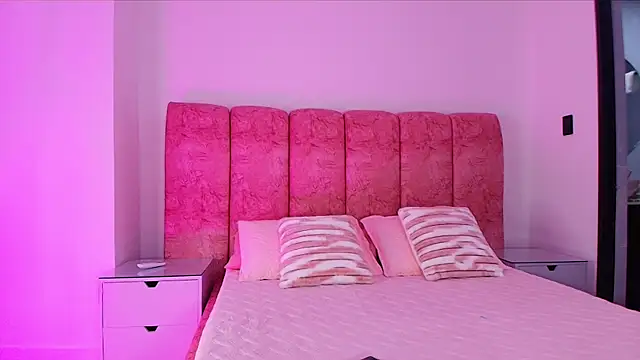 Snapshot of kendal_rossi chatting on November 18, 2025, 12:08 pm kendal rossi online show from November 18, 2025, 12:08 pm