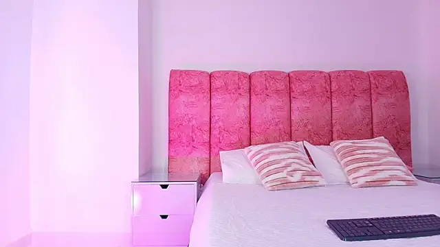 Snapshot of kendal_rossi chatting on December 5, 2025, 12:04 pm kendal rossi online show from December 5, 2025, 12:04 pm