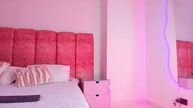 Snapshot of kendal_rossi chatting on December 2, 2025, 11:56 am kendal rossi online show from December 2, 2025, 11:56 am