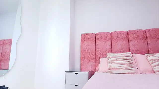 Snapshot of kendal_rossi chatting on November 29, 2025, 12:05 pm kendal rossi online show from November 29, 2025, 12:05 pm