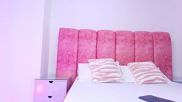 Snapshot of kendal_rossi chatting on November 22, 2025, 12:15 pm kendal rossi online show from November 22, 2025, 12:15 pm