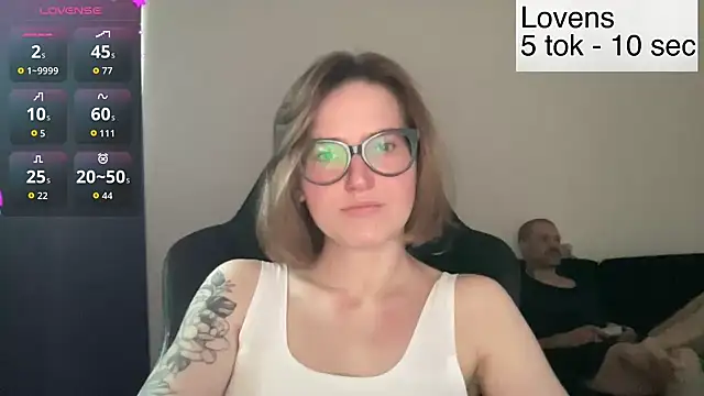 Snapshot of Sexy_Sweets chatting on June 17, 2026, 1:32 pm Sexy Sweets online show from June 17, 2026, 1:32 pm