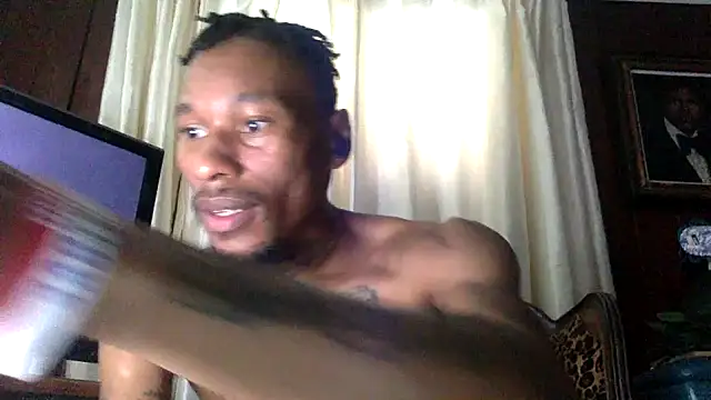 Snapshot of KingDerRico chatting on November 2, 2025, 4:12 pm KingDerRico online show from November 2, 2025, 4:12 pm