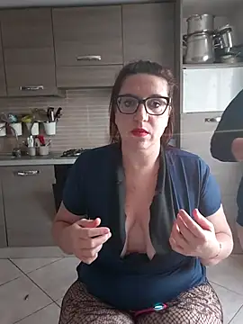 carolyne2023 online show from November 19, 2025, 3:23 pm