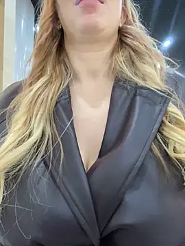 Snapshot of Sweet___Emily chatting on February 7, 2025, 5:40 pm Sweet Emily online show from February 7, 2025, 5:40 pm