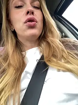 Snapshot of Sweet___Emily chatting on October 10, 2025, 1:12 pm Sweet Emily online show from October 10, 2025, 1:12 pm