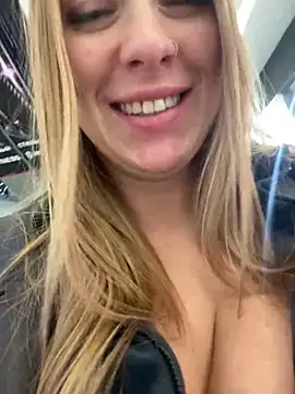 Snapshot of Sweet___Emily chatting on January 21, 2025, 3:21 pm Sweet Emily online show from January 21, 2025, 3:21 pm