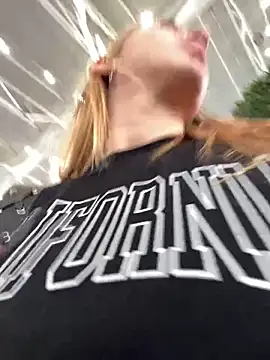 Snapshot of Sweet___Emily chatting on September 9, 2025, 2:04 pm Sweet Emily online show from September 9, 2025, 2:04 pm